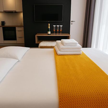 Miodowy Apartament Z Balkonem, Hustawka, Garazem I Faktura ジェシュフ エクステリア 写真